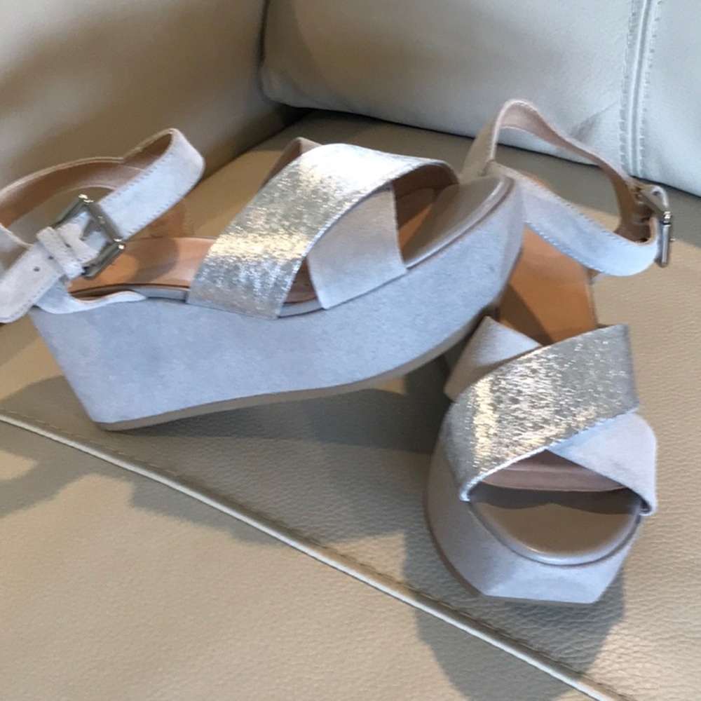 NWOT Platform Sandals